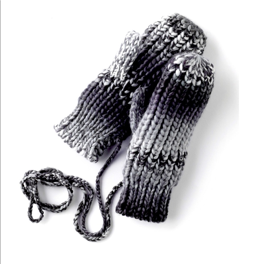 NEW MUDD Gloves Mittens Women’s